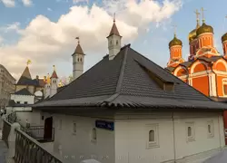 Братский корпус Знаменского монастыря